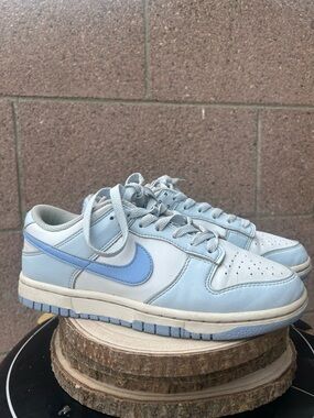 Nike Low-Top Sneaker in Blue and White